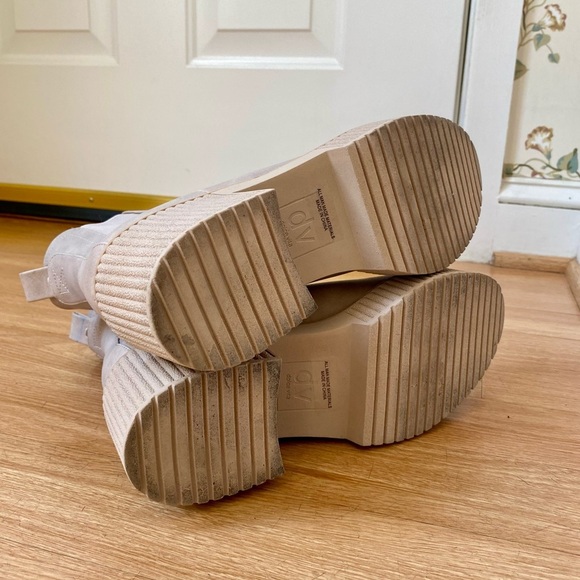 DV by Dolce Vita Darcel Lug Danda Chelsea Chunky Ankle Boot Stone Women’s Size 8 - Picture 11 of 14